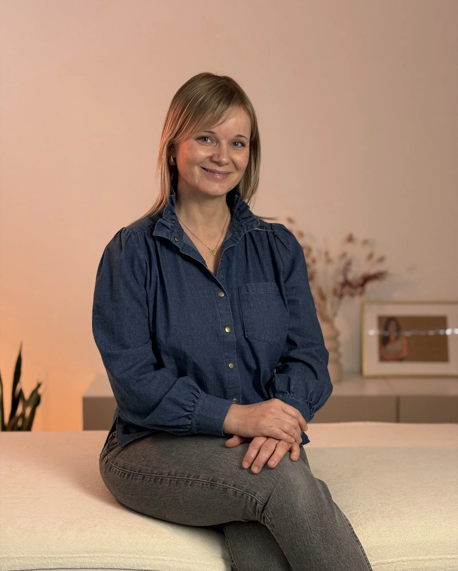 Portrait de Céline Buisseret, kinésithérapeute dermato-fonctionnelle à Waterloo