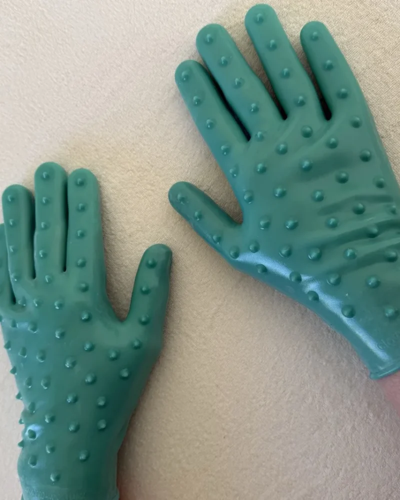 Glovvy Pro, gant silicone à micro-bulles pour thérapie manuelle en kinésithérapie dermato-fonctionnelle.