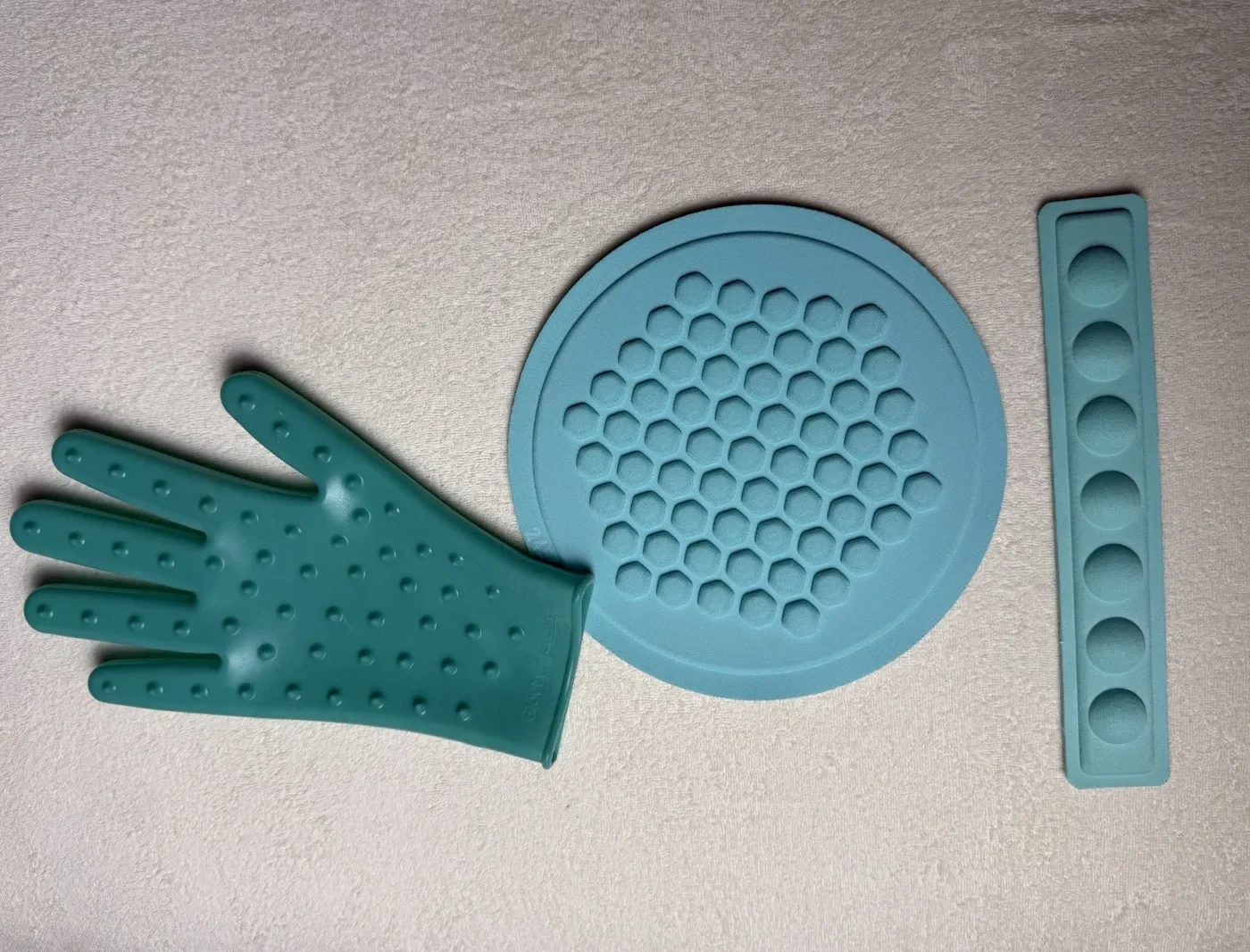 Dispositifs de compression ciblée et gant thérapeutique Glovvy Pro développés par Angela Lange.