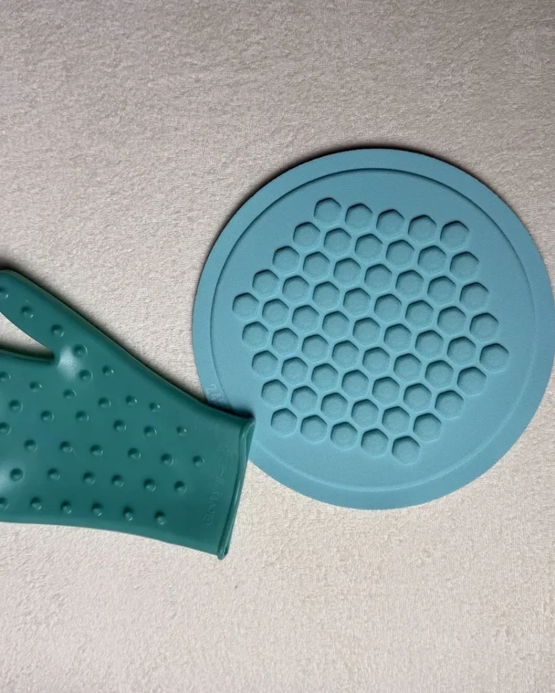 Dispositifs de compression ciblée et gant thérapeutique Glovvy Pro développés par Angela Lange.