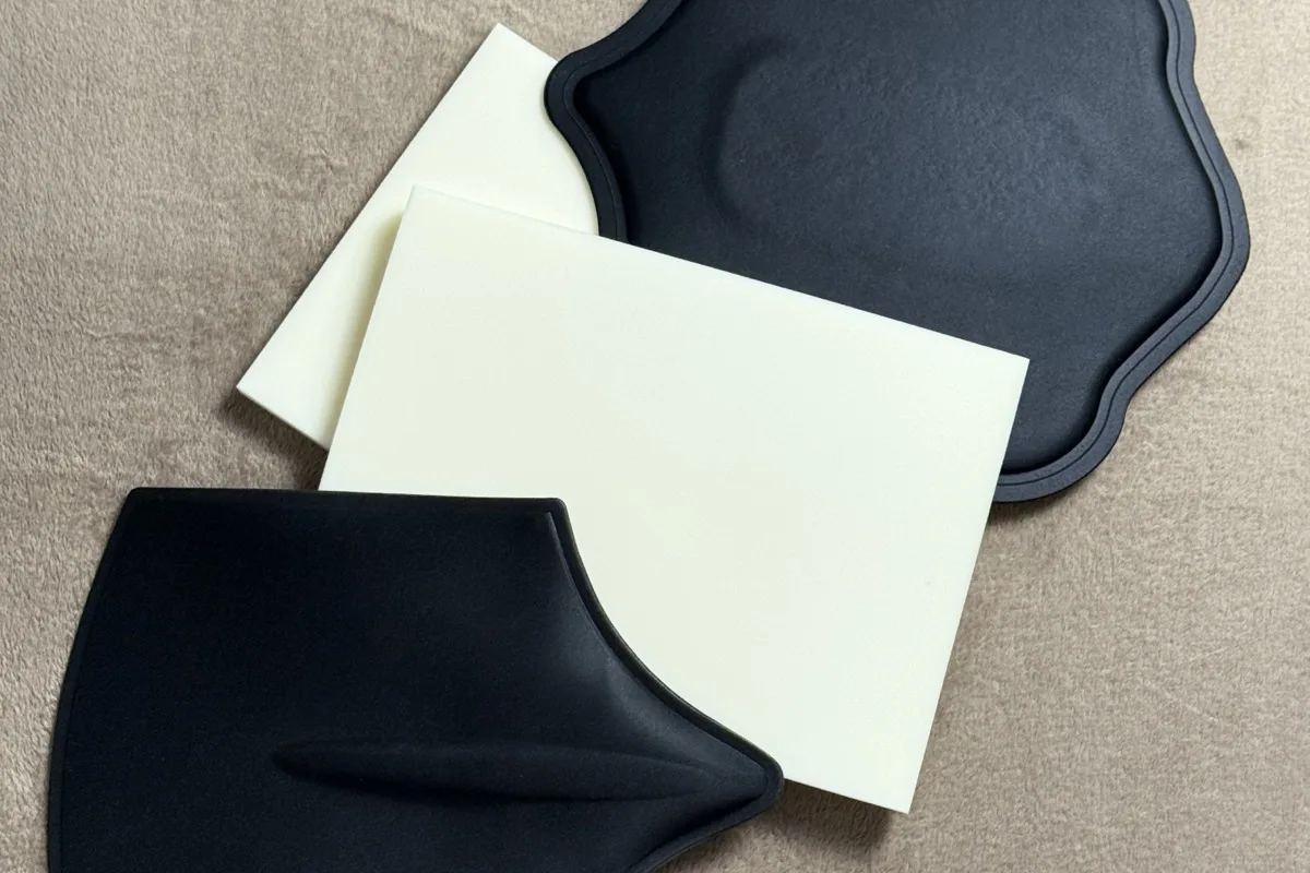 Matériel de compression post-opératoire (lipofoam et planches).